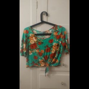 Three Quarter Length Tied Floral Crop Top